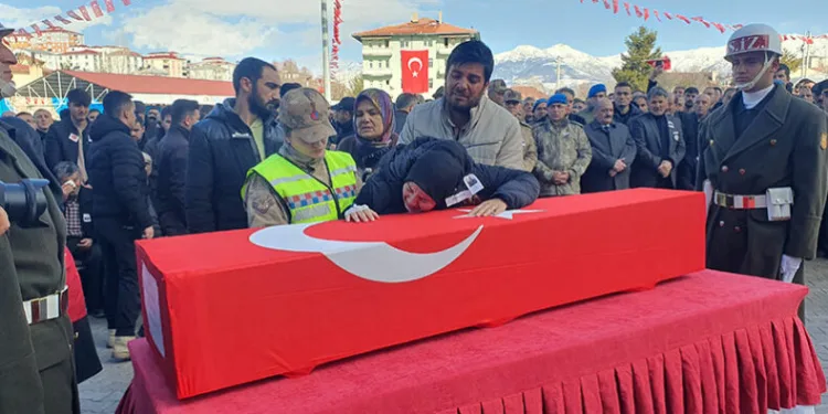 Şehit eşe son veda