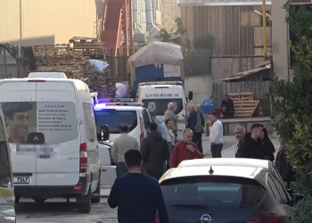 Bursa’da işçi asansör ile duvar arasında sıkıştı