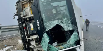 Ağrı’da sis kazayı beraberinde getirdi: 19 yaralı