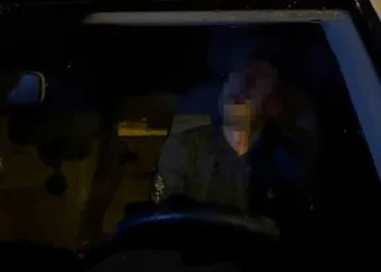 Bursa’da aracını yol ortasına park edip uyudu