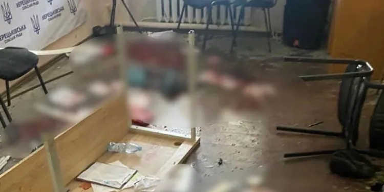 Toplantı ortasında el bombalarını patlattı