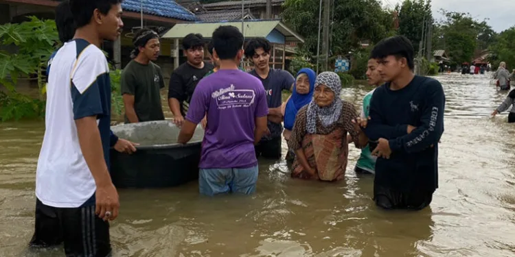 Tayland’ın güneyinde sel felaketi