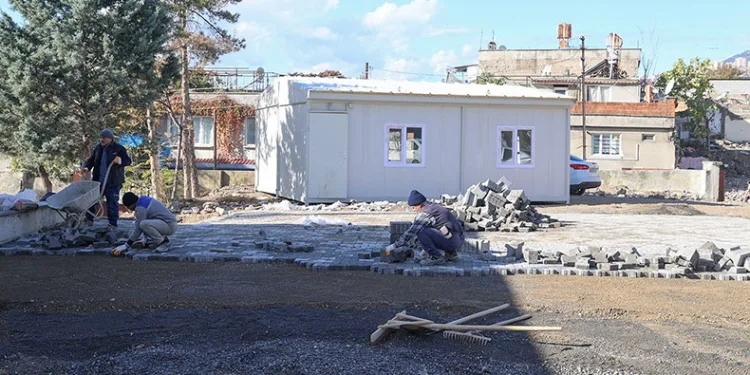 Dulkadiroğlu’nda kilit parke çalışmaları