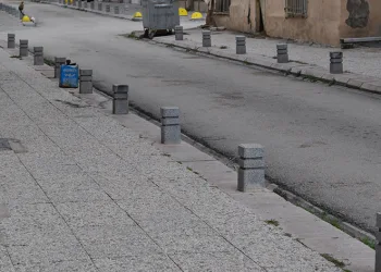 Yaya kaldırımları araçlar tarafından işgal ediliyor