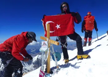 Dünyanın çatısına bayrak dikmek istiyor