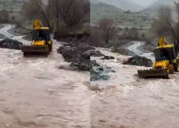 Şiddetli yağışlar yollara zarar verdi