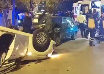 Kontrolden çıkan 3 araç çarpıştı