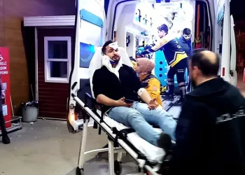 Bursa’da iki araç kafa kafaya çarpıştı