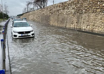 Florya Sahil yolunda rögarlar taştı