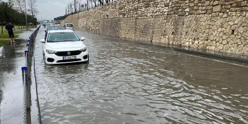 Florya Sahil yolunda rögarlar taştı