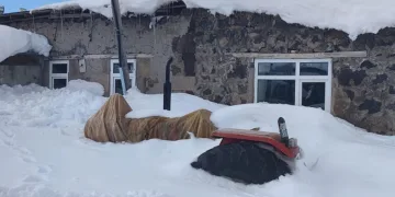 Kar kalınlığı 1,5 metreyi aştı