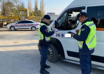 Jandarma ekiplerinden okul servislerine denetim