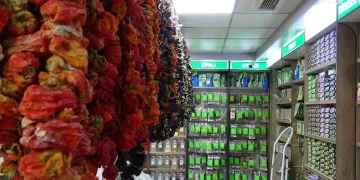 Kışın soğuk yüzü aktarlara yarıyor