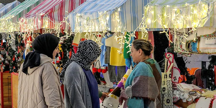 Bayraklılı kadınlardan yeni yıl sergisi