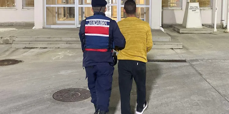 Firar ettiği cezaevi yakınında dolaşırken yakalandı