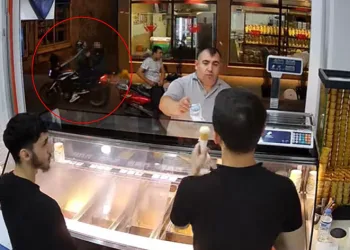 Manavda alışveriş yapan şahsa silahlı saldırı