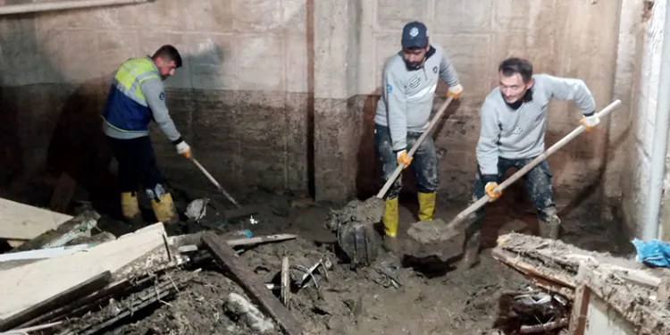Bursa’da sel bölgelerinde yaralar sarılıyor