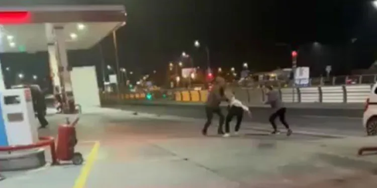 Boşanma aşamasındaki çiftin aileleri birbirine girdi