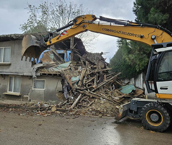 Osmangazi’den mahallelerin çehresini değiştiren yıkım