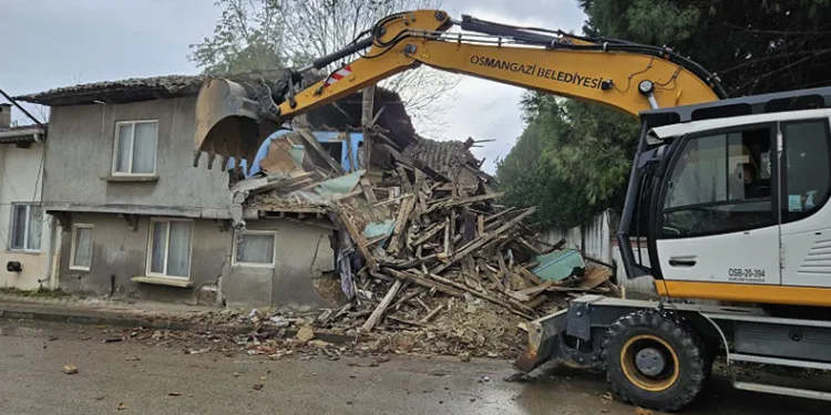 Osmangazi’den mahallelerin çehresini değiştiren yıkım