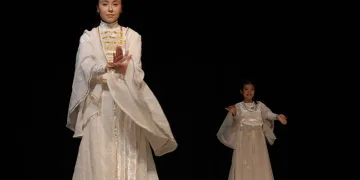 Kazakistanlı öğrenciler eski Türklerin yaşamını sahneledi