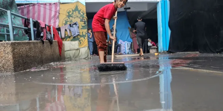 Gazze’deki çadırlar sular altında kaldı