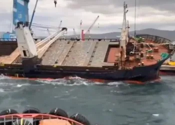 Bursa’da gemi yan yattı