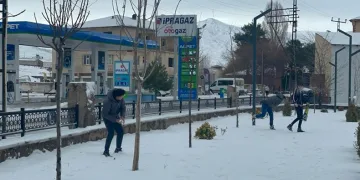 Muradiye beyaza büründü
