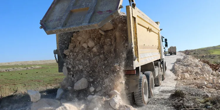 Şanlıurfa kırsalında yol çalışmaları devam ediyor