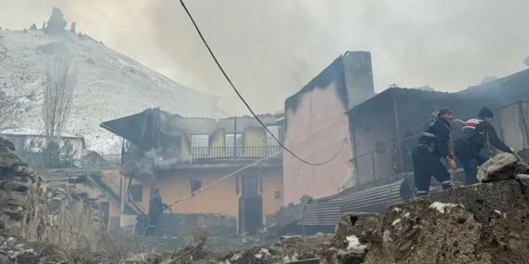 Divriği’de korkutan yangın