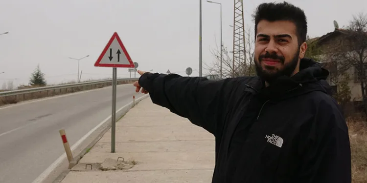 Sürücüleri hayrete düşüren tabela