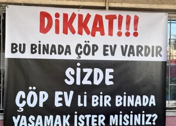 Mahalleliden çöp eve pankartlı tepki