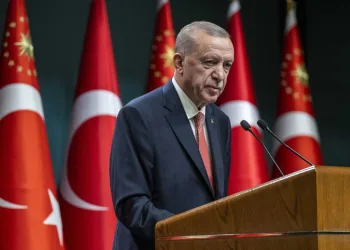 ”Teröristleri inlerinde imha ediyoruz.”