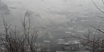 Hakkari’de karla karışık yağmur etkili oldu