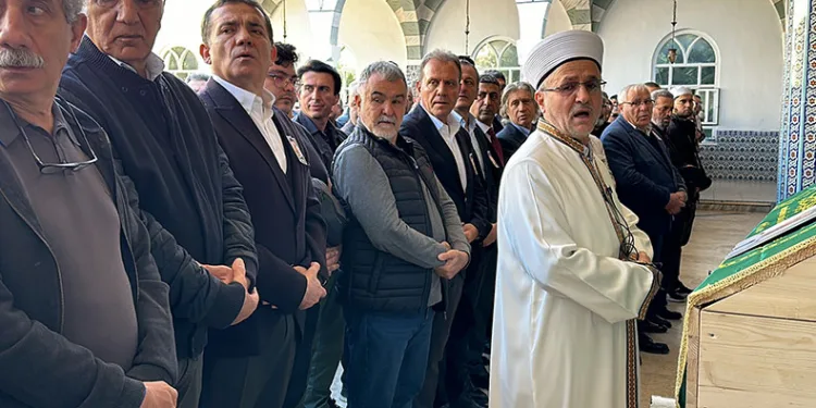Mersinli pilot son yolculuğuna uğurlandı