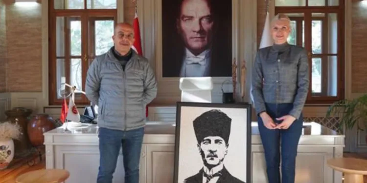 Madenci kadınlardan anlamlı hediye