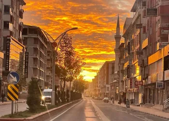 Erciş’te muhteşem gün doğumu