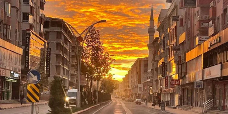 Erciş’te muhteşem gün doğumu