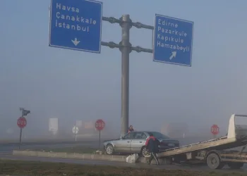 Yoğun sis kazaları beraberinde getirdi