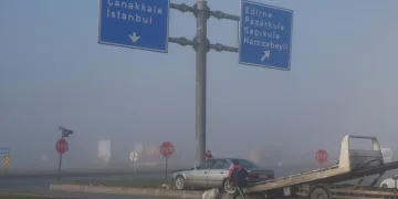 Yoğun sis kazaları beraberinde getirdi
