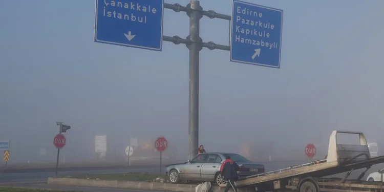 Yoğun sis kazaları beraberinde getirdi