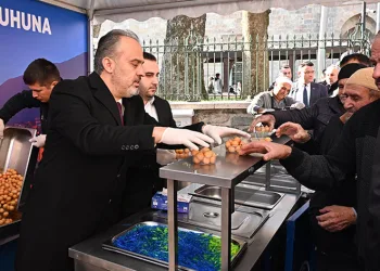 Bursa’da şehitlerin anısına lokma dağıtıldı