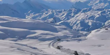Hakkari’de karla mücadele çalışması