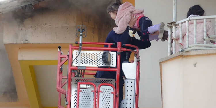 25 kişi itfaiyenin müdahalesi ile kurtarıldı