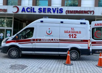 Elektrikli testereye elini kaptıran işçinin parmağı koptu