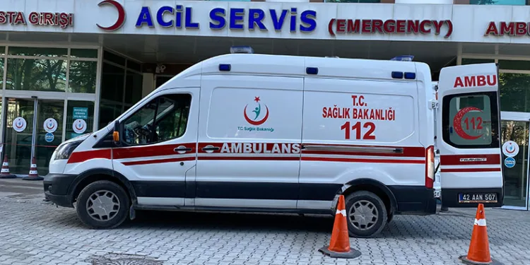 Elektrikli testereye elini kaptıran işçinin parmağı koptu