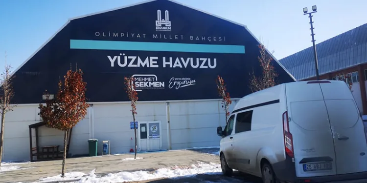 Yüzme havuzunda boğularak hayatını kaybetti