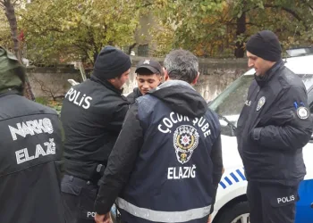 Polis okul önlerinde kuş uçurtmuyor