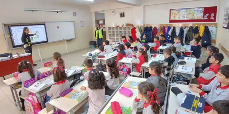Elazığ’da öğrencilere trafik eğitimi verildi