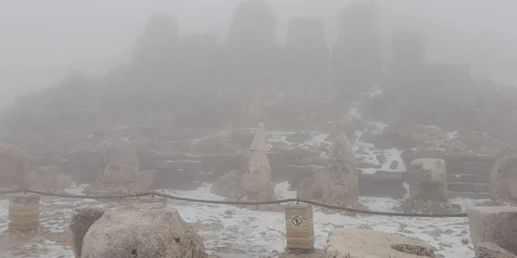 Nemrut Dağı sisin etkisine girdi